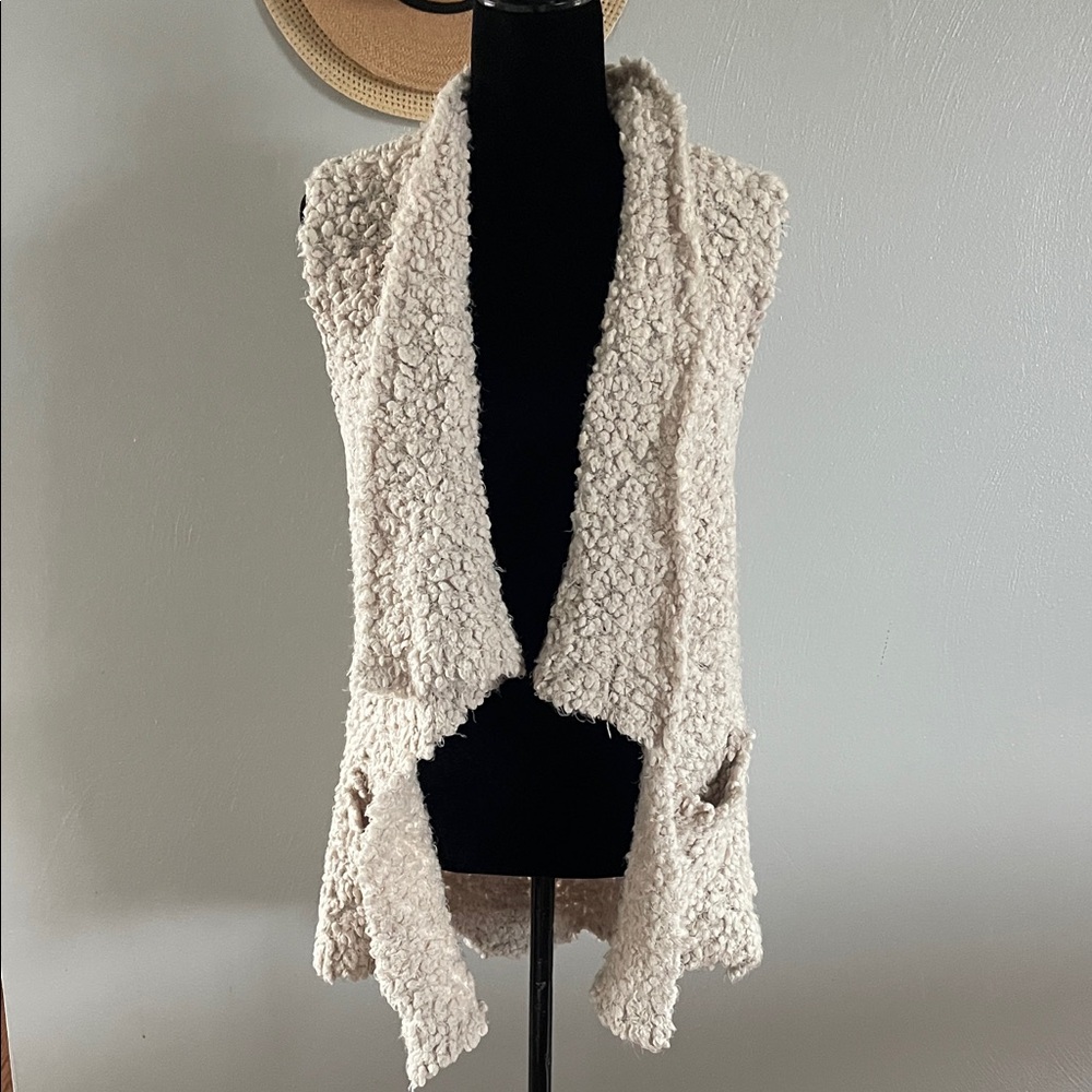 Altar’d State Cozy Cream Sherpa Open Front Vest S Textured Fleece